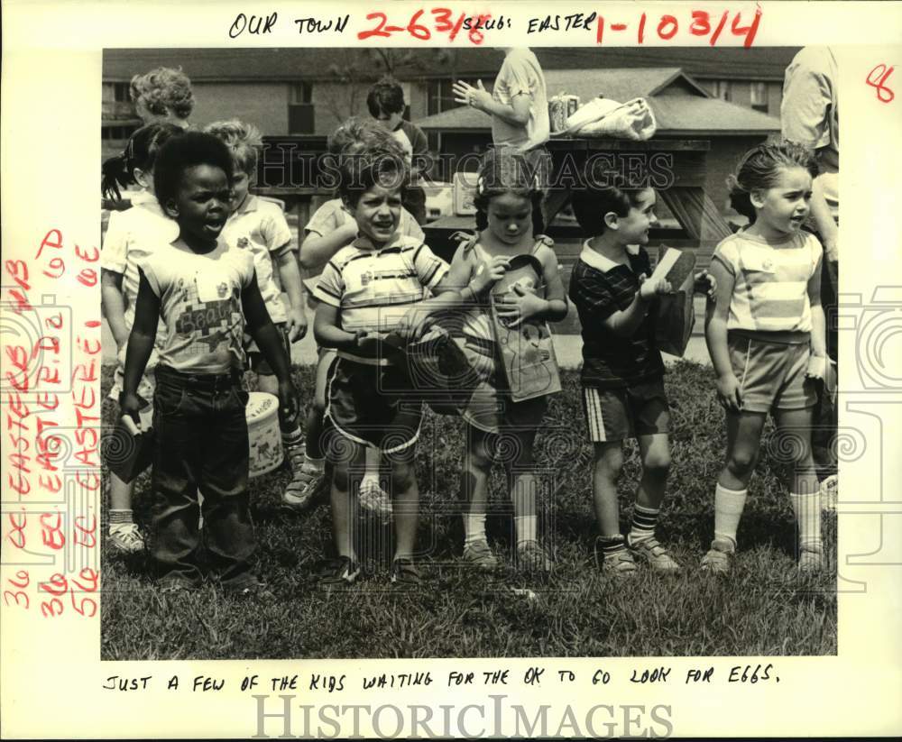 1985 Press Photo Youngsters at Lafreniere Park for an Easter egg hunt by YMCA- Historic Images