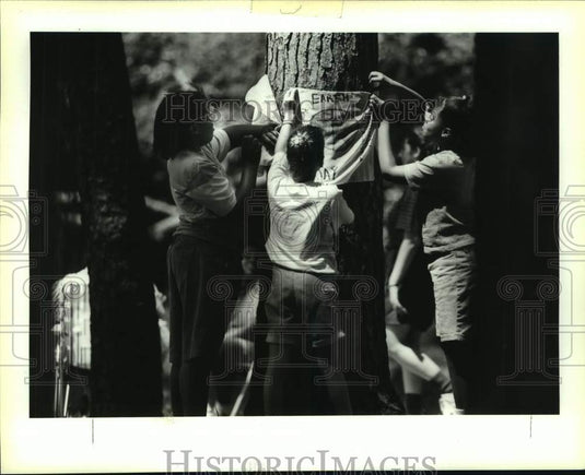 1992 Press Photo Dibert Elementary School students observe Earth Day, City Park- Historic Images