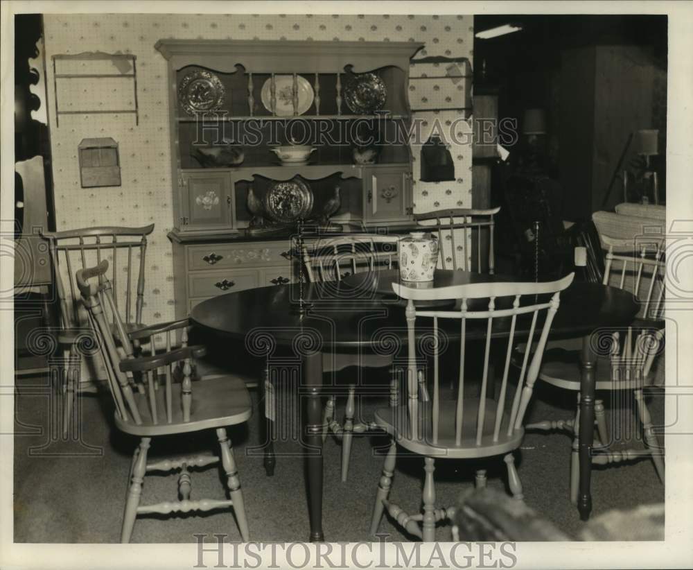 1963 Press Photo Dining table displayed at Early American Furniture- Historic Images