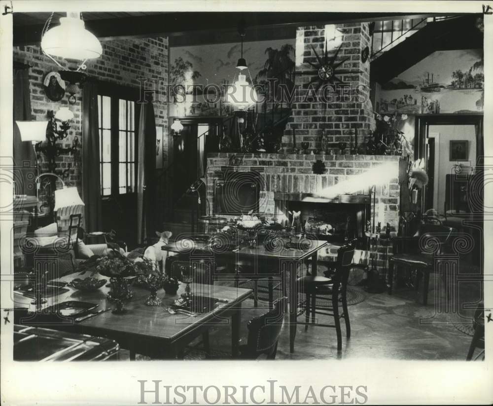 1961 Press Photo Home&#39;s family room with raised fireplace- Historic Images