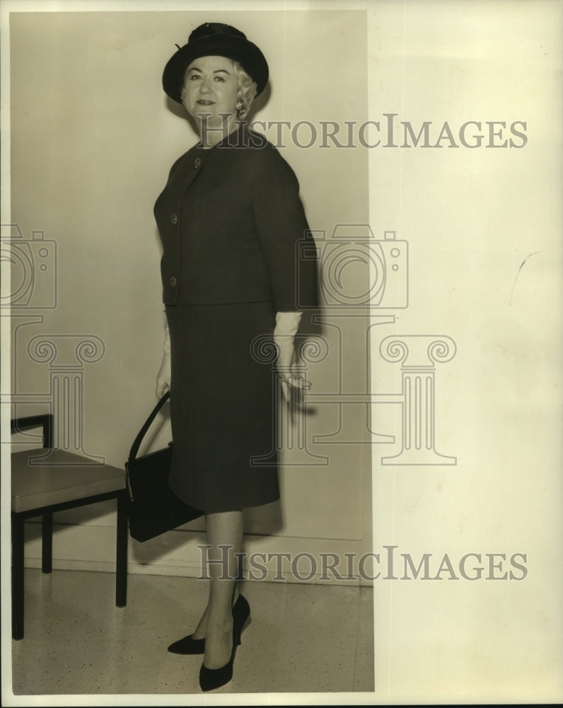 Load image into Gallery viewer, 1963 Press Photo Mrs. Mario Dominguez attending a luncheon party - noa98004

