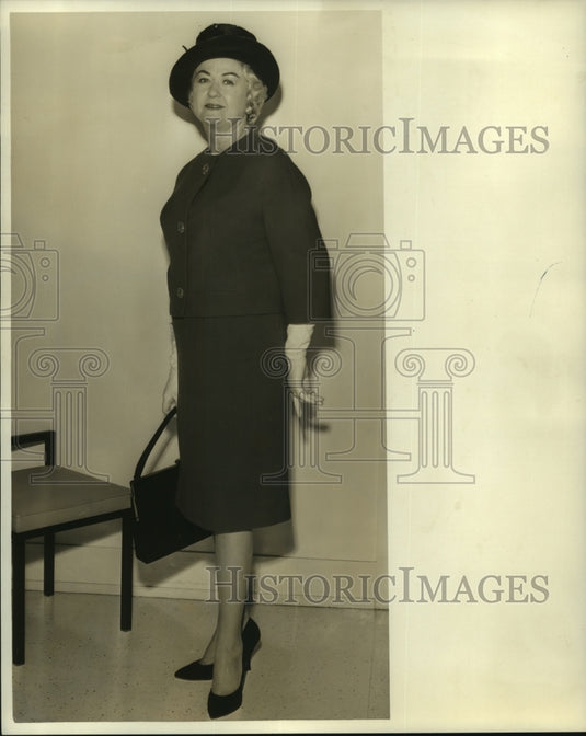 1963 Press Photo Mrs. Mario Dominguez attending a luncheon party - noa98004