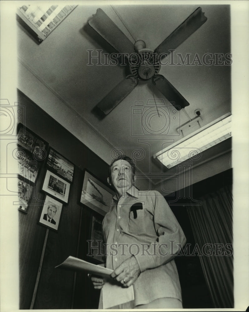 1977 Press Photo Richard R. Dixon in his office - noa98133- Historic Images