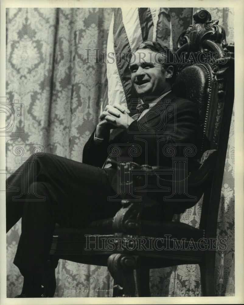 1973 Press Photo Sen. Thomas F. Eagleton sits in a carved chair - noa98181