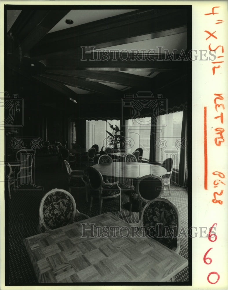 1989 Press Photo English Turn clubhouse main dining room has view of golf course- Historic Images