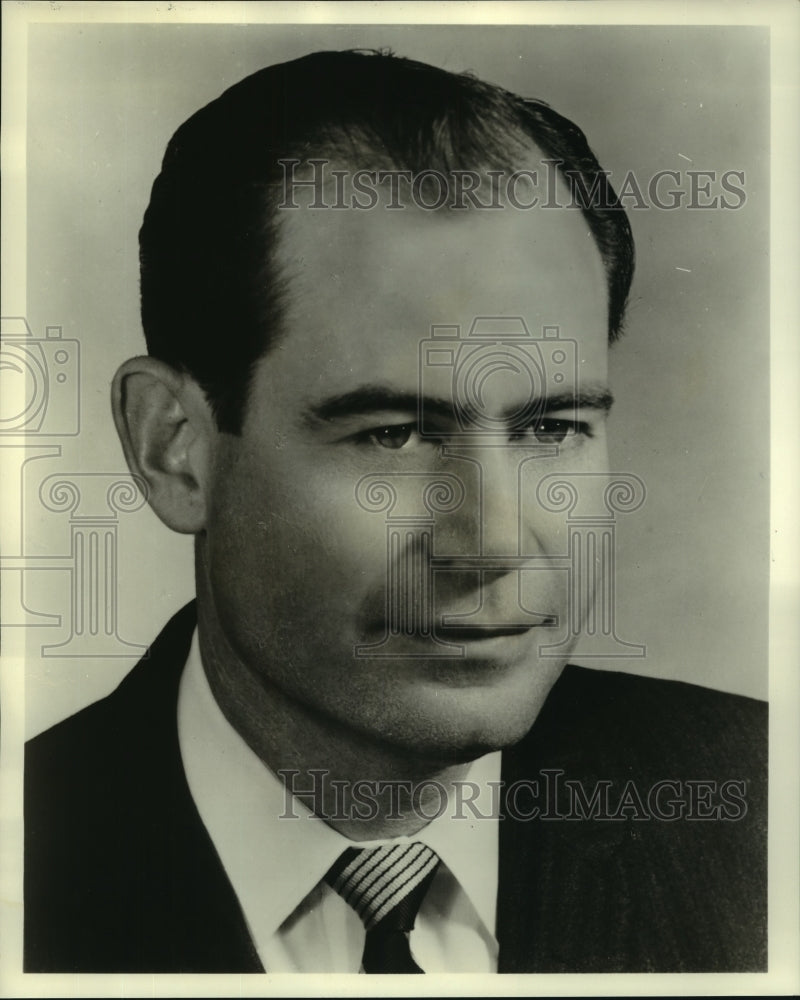  Press Photo Kenneth C. English, Vice President Operations by the PPI Board- Historic Images