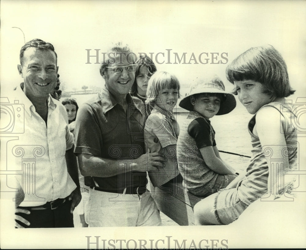 1973 Press Photo New Orleans Mayor Moon Landrieu, Peter Ber, and Others