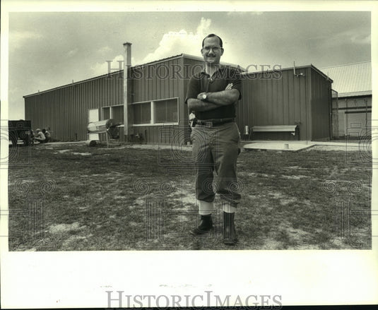 1987 Press Photo Alfred Trappey owner of Whiskey Bay Seafood in front of plant- Historic Images