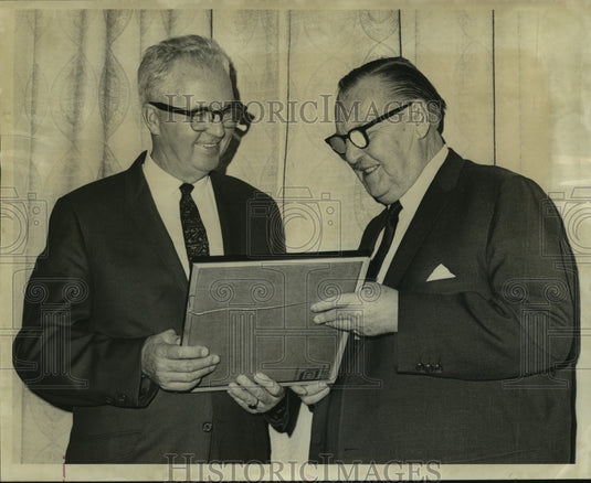 1967 Press Photo Dr. Dyer, Man of Year-Assoc. University Evening College, Tulane