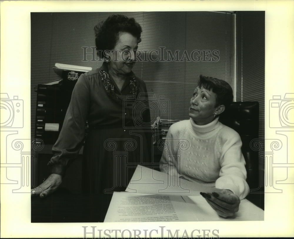 1990 Press Photo Elaine Earhart &amp; Lana Griffin of St. Bernard Parish JTPA- Historic Images