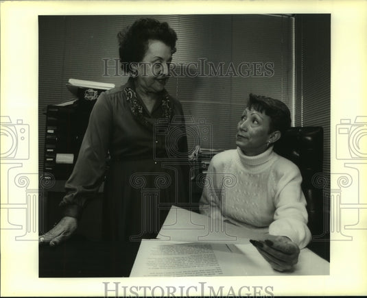 1990 Press Photo Elaine Earhart & Lana Griffin of St. Bernard Parish JTPA- Historic Images