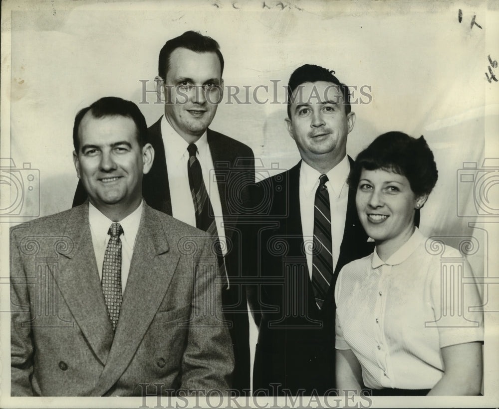 1956 Press Photo Mrs. Gwen Dwyer &amp; other officers of Loyola Alumni Association