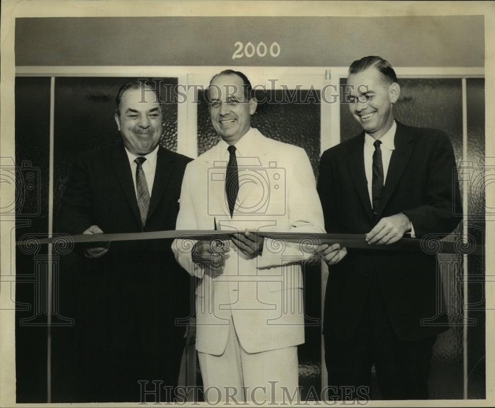 1959 Press Photo Dan J. Eagan &amp; others at Ribbon Cutting ceremony for Goodwill - Historic Images