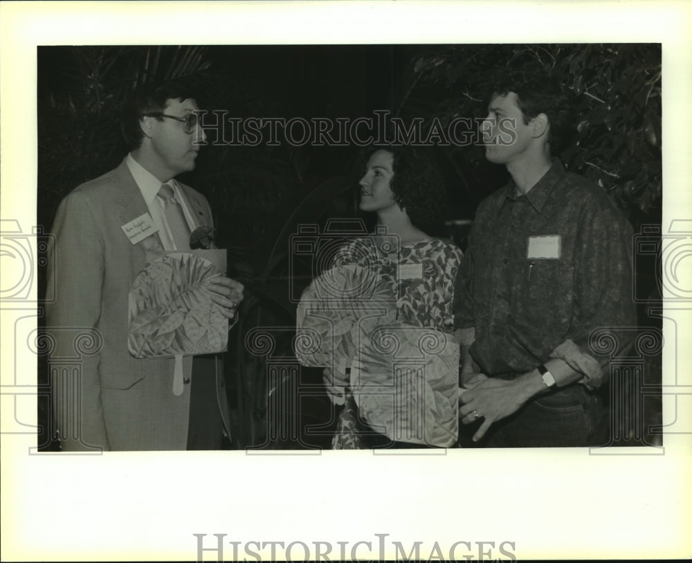 1990 Press Photo Ross English of Greenbrier Hospital with the Forstalls- Historic Images