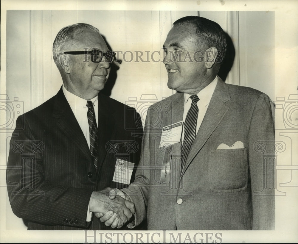 1967 Press Photo Thomas Dwyer &amp; Rodolfo Patron, Sales Marketing executives- Historic Images