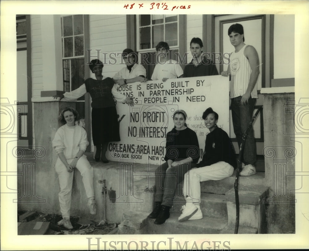 1990 Press Photo Habitat For Humanity members who helped renovate St. Mary house- Historic Images