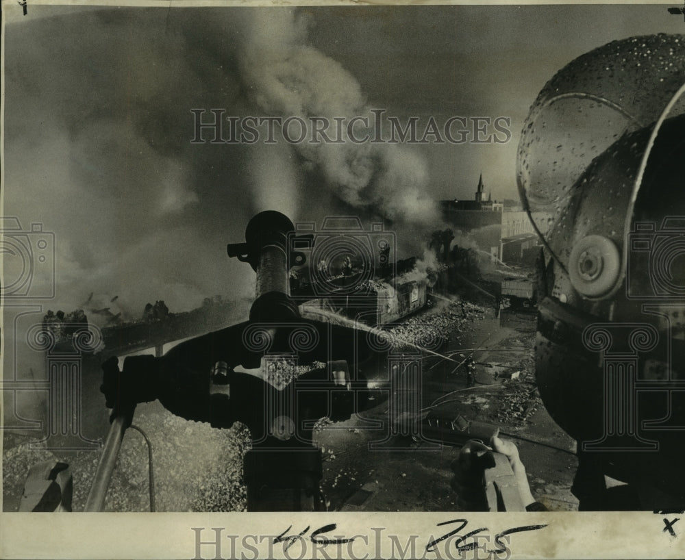 1971 Press Photo Firemen on scene of Jackson Brewing Company&#39;s burning warehouse