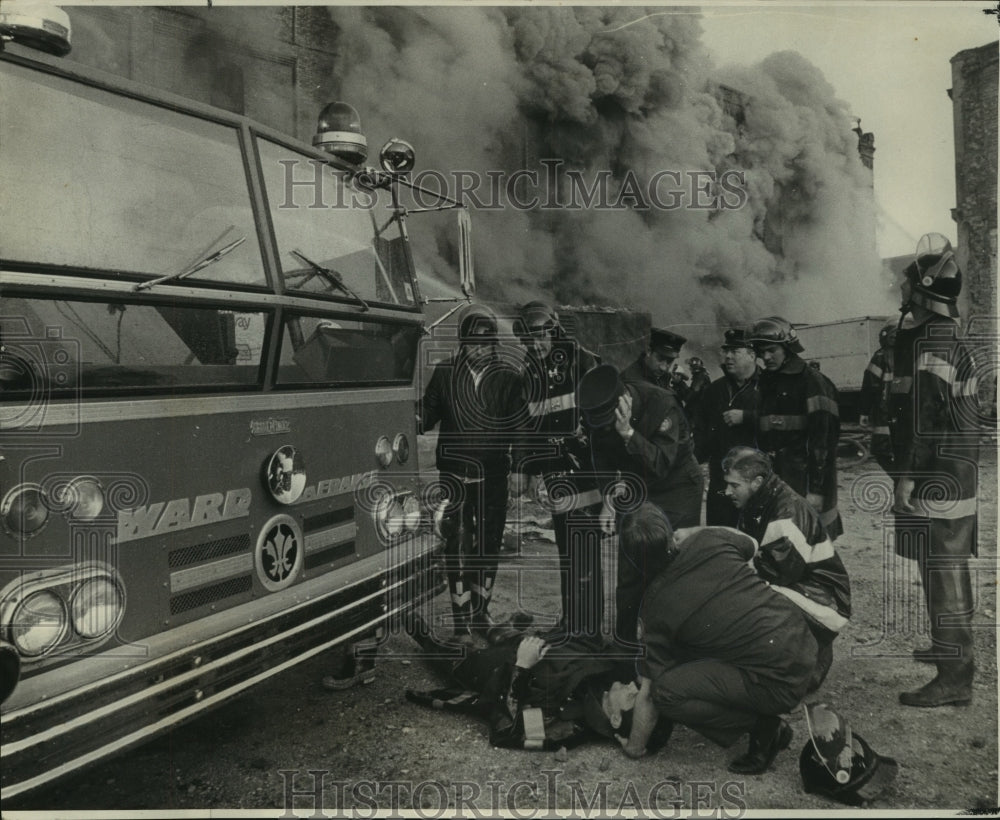 1971 Press Photo Dennis W. Kaymierczk injured Jackson Brewing Co. warehouse fire