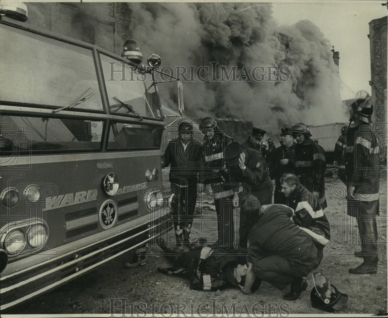 Load image into Gallery viewer, 1971 Press Photo Dennis W. Kaymierczk injured Jackson Brewing Co. warehouse fire
