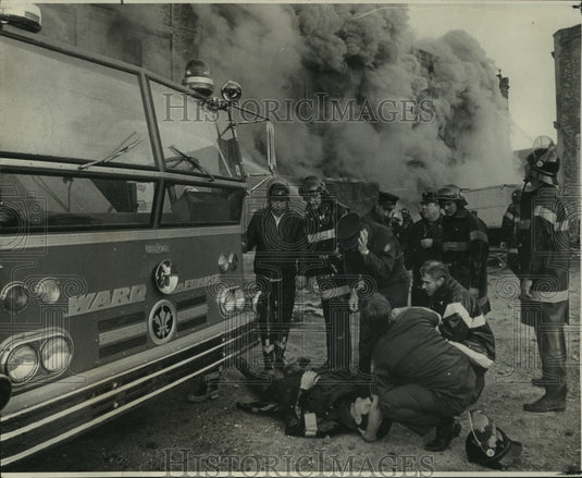 1971 Press Photo Dennis W. Kaymierczk injured Jackson Brewing Co. warehouse fire