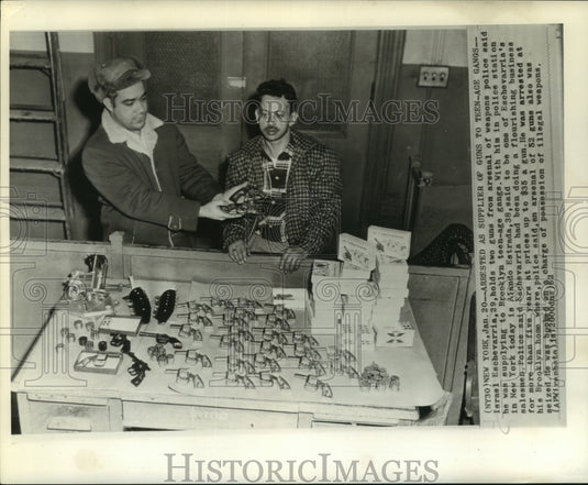 1962 Press Photo Israel Eschevarria arrested for illegal possession of weapons