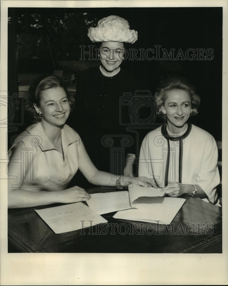 1963 Press Photo Easter Seal planners, Mrs. Robert J. Newan, chairman- Historic Images