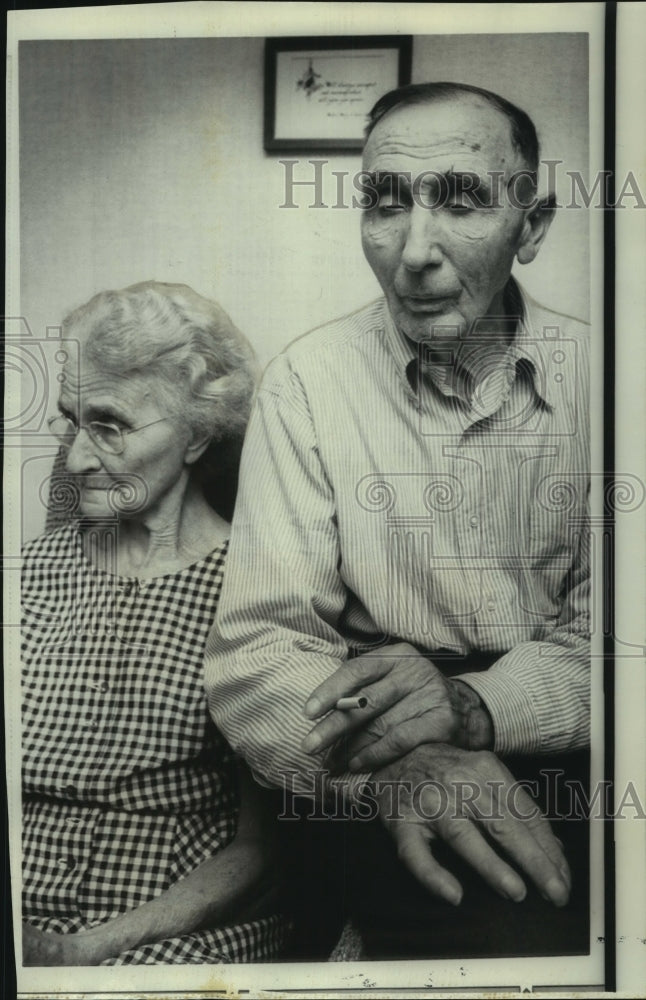 Load image into Gallery viewer, 1966 Press Photo Mr. Lawrence &amp; Mrs. Christine Ersnter hostages in their home
