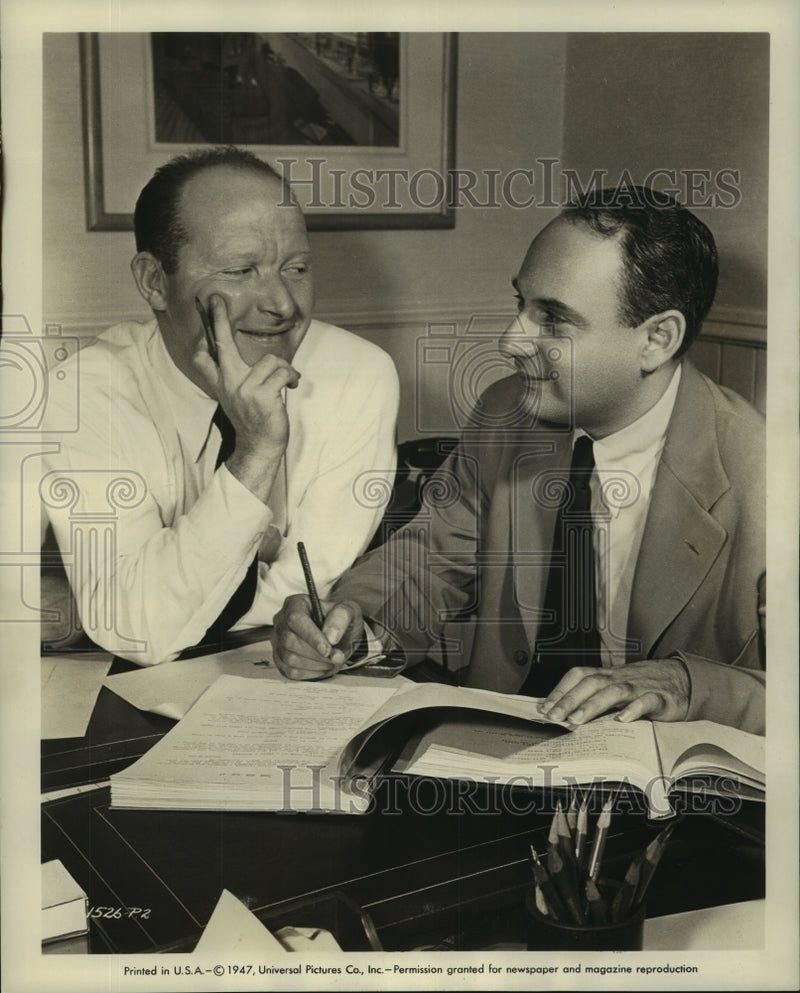 Load image into Gallery viewer, 1947 Press Photo Fred Finklehoffe &amp; Chester Erskine, producers of The Egg and I
