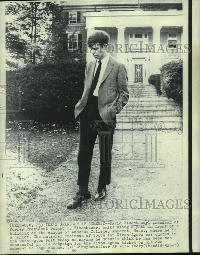 1968 Press Photo David Eisenhower in front of Amherst College building