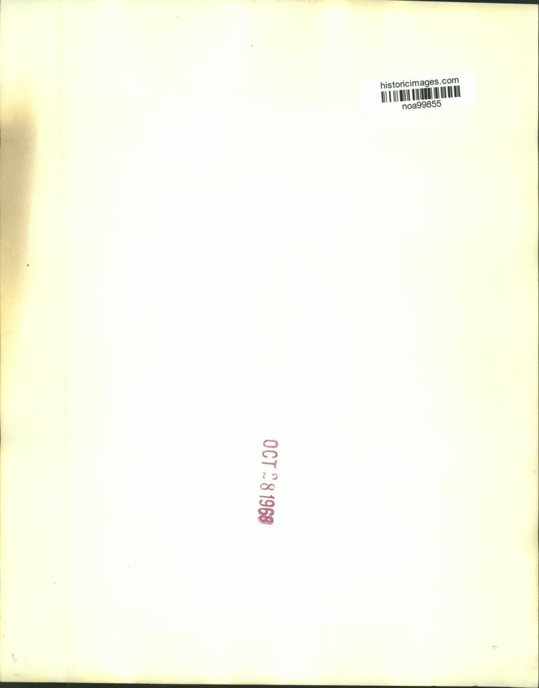 1968 Press Photo David Eisenhower in front of Amherst College building