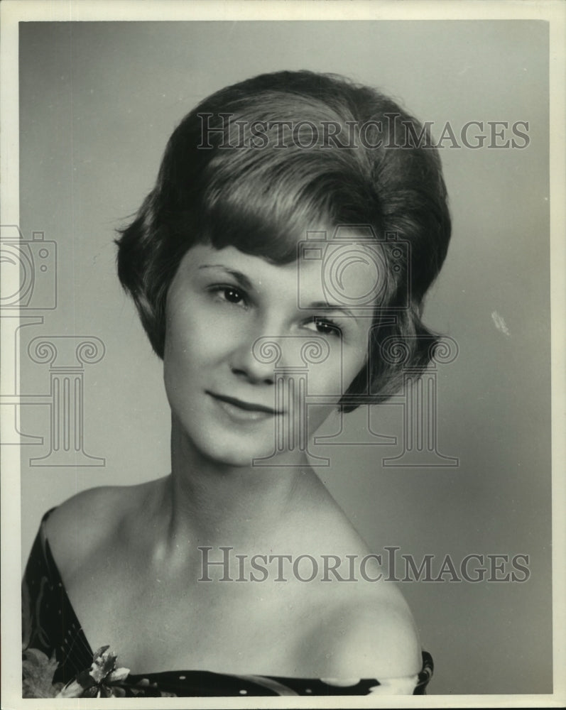 1966 Press Photo Miss Mary Carol Erlinger, Zeus Maid - noa99870- Historic Images