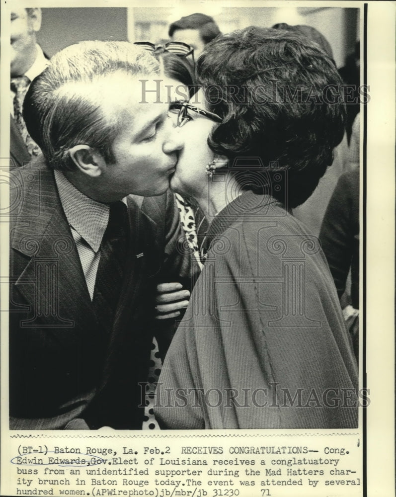 1971 Press Photo LA Gov. elect Edwin Edwards gets kiss from supporter.- Historic Images