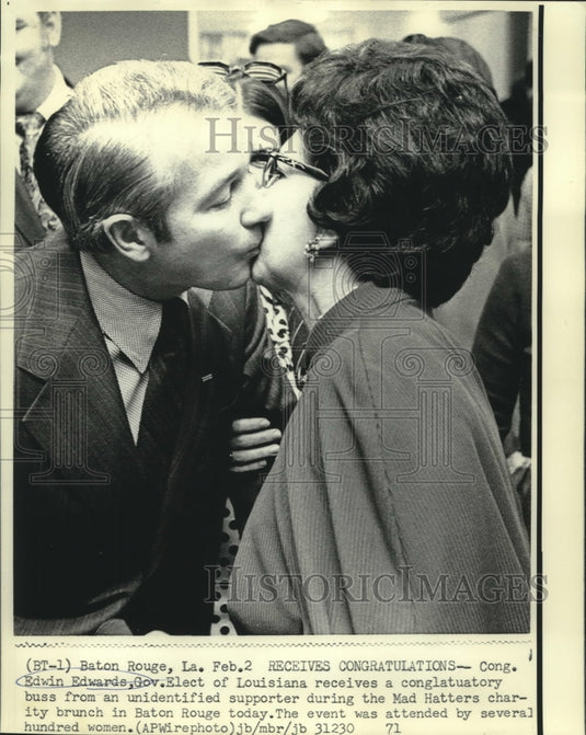 1971 Press Photo LA Gov. elect Edwin Edwards gets kiss from supporter.- Historic Images