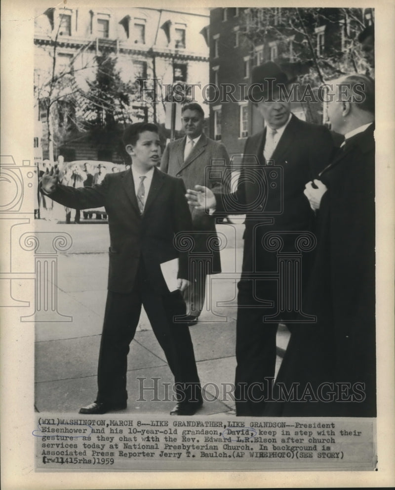 Load image into Gallery viewer, 1959 Press Photo President Eisenhower &amp; grandson David at Presbyterian Church
