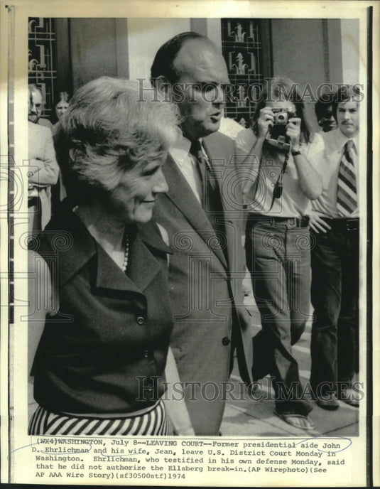 1974 Press Photo John D. Ehrlichman and Wife at Washington District Court- Historic Images