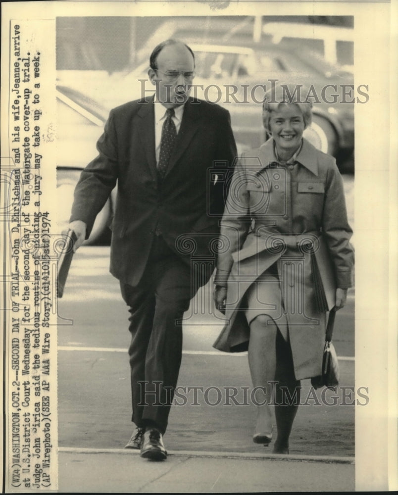 1974 Press Photo John Ehrlichman &amp; wife Jeanne arrive at U.S. District Court.- Historic Images