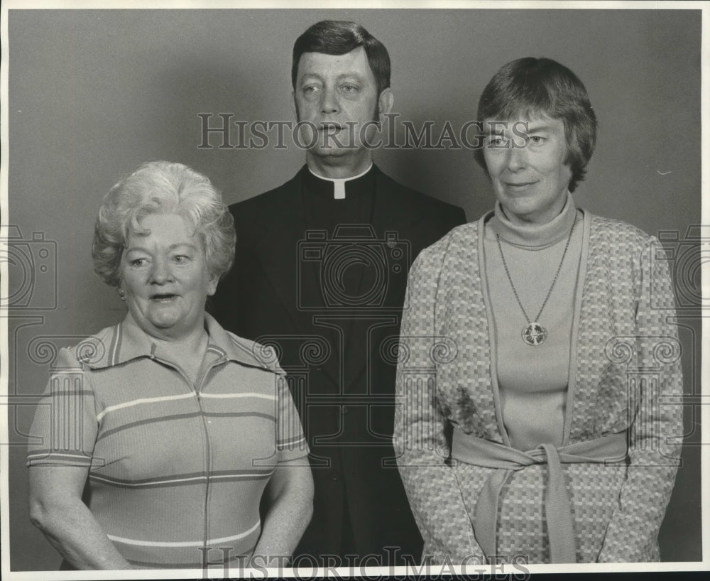 1976 Press Photo Louisianians Mrs. John Parker, Father Anthony &amp; Mrs. Green.- Historic Images