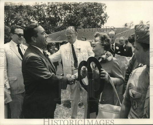1970 Press Photo Euraka Homstead members at Belle Chasse. - nob00404