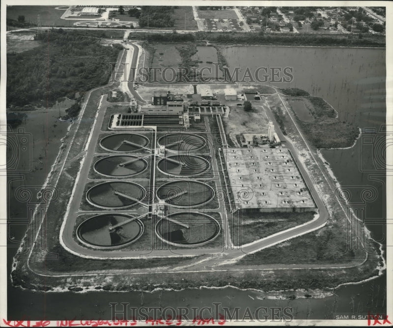 Load image into Gallery viewer, 1980 Press Photo Aerial view of East Bank Sewage Treatment Plant. - nob00614
