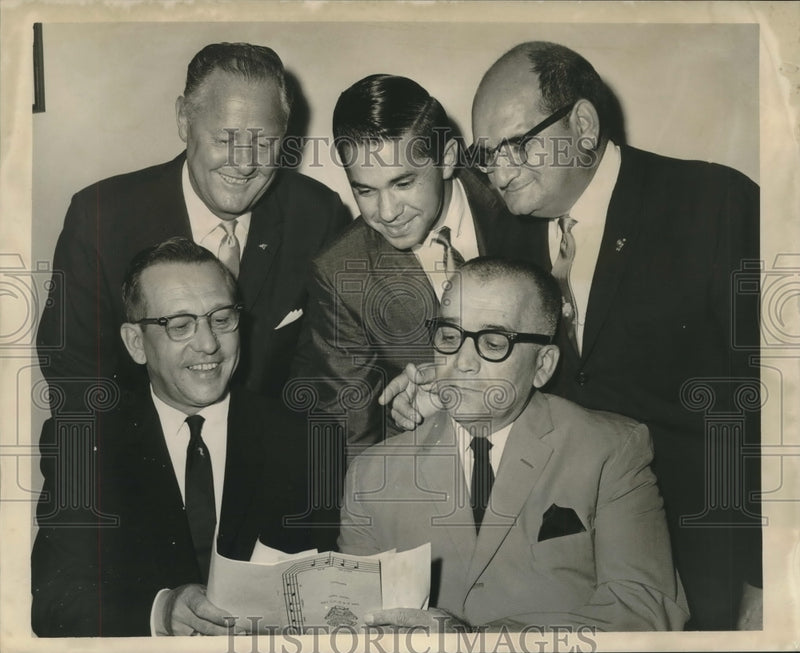 Load image into Gallery viewer, 1965 Press Photo Food Service Executives Association Election of Officers
