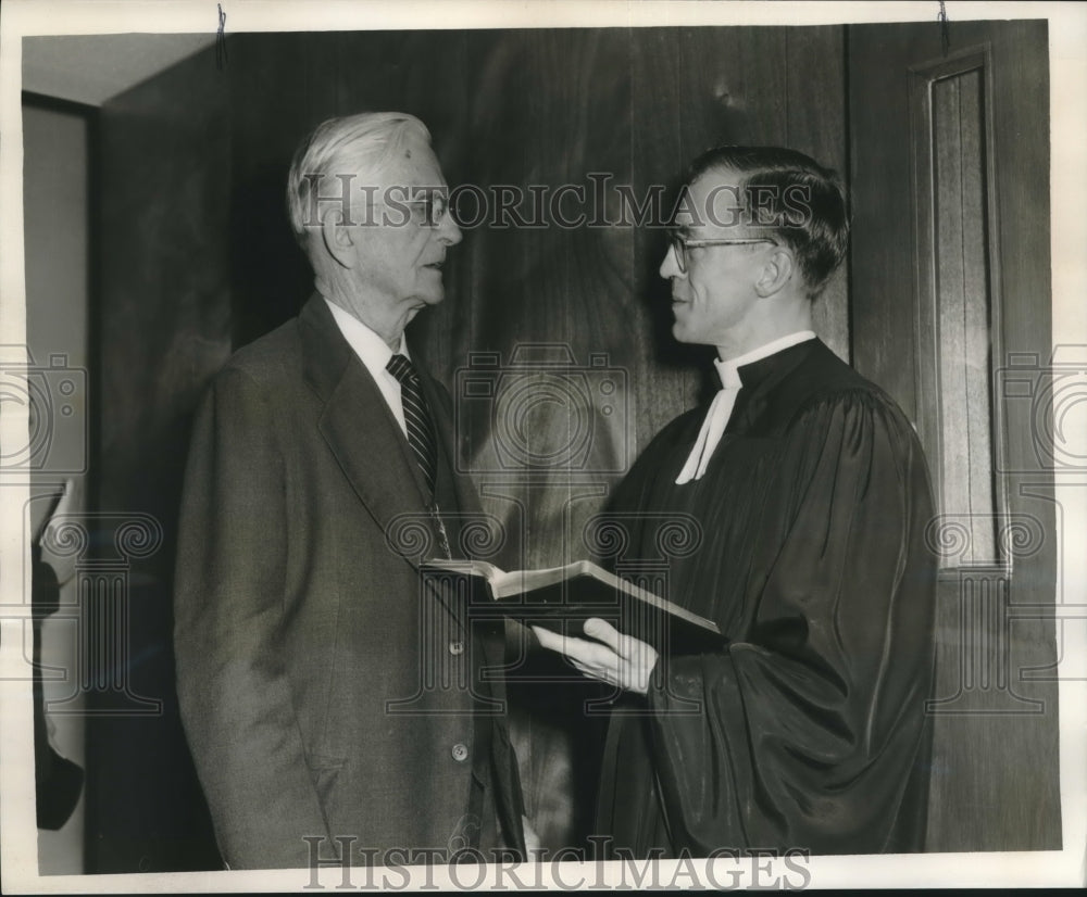 1960 Press Photo Fred S. Drumm and Reverend A. C. Hillegass, Presbyterian Church
