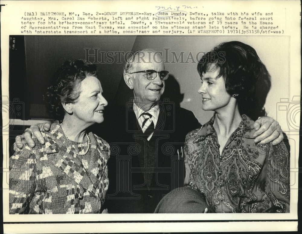 1971 Press Photo Texas Rep. John Dowdy, wife &amp; daughter, before federal court- Historic Images