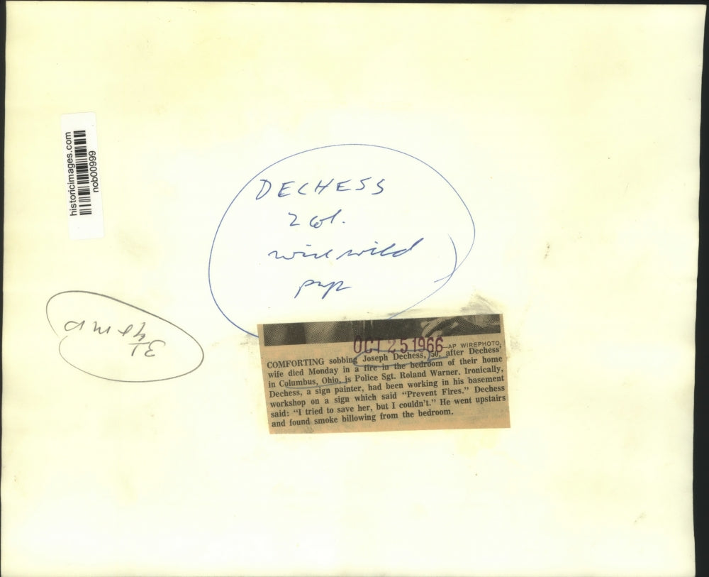 1966 Press Photo Sgt. Warner comforts Joseph Dechess after wife died in a fire