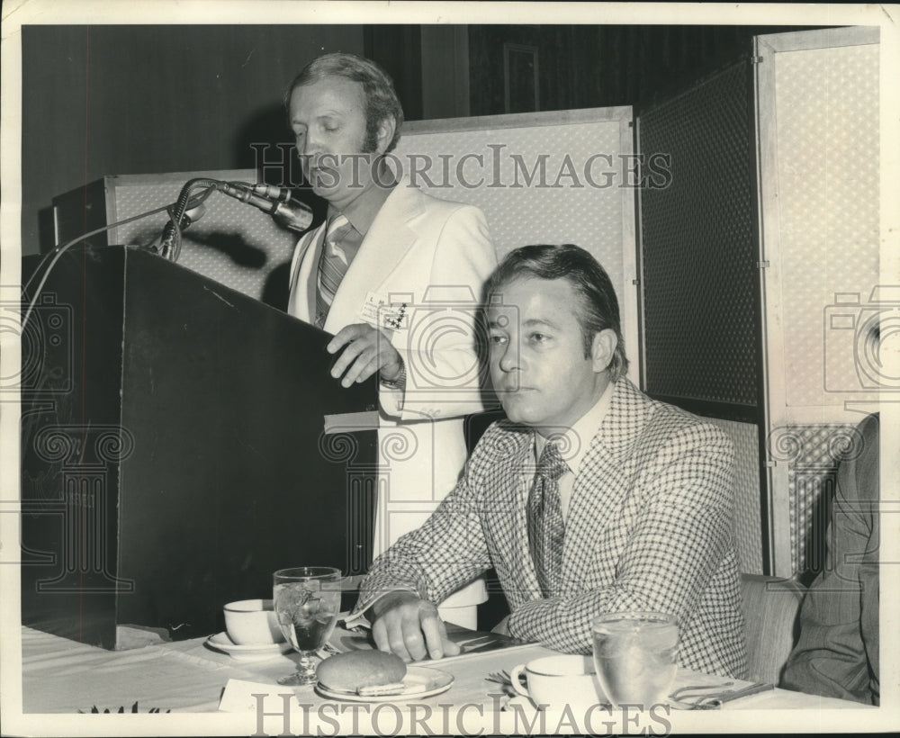 1972 Press Photo Edwin Edwards listens to a speaker at a meeting- Historic Images