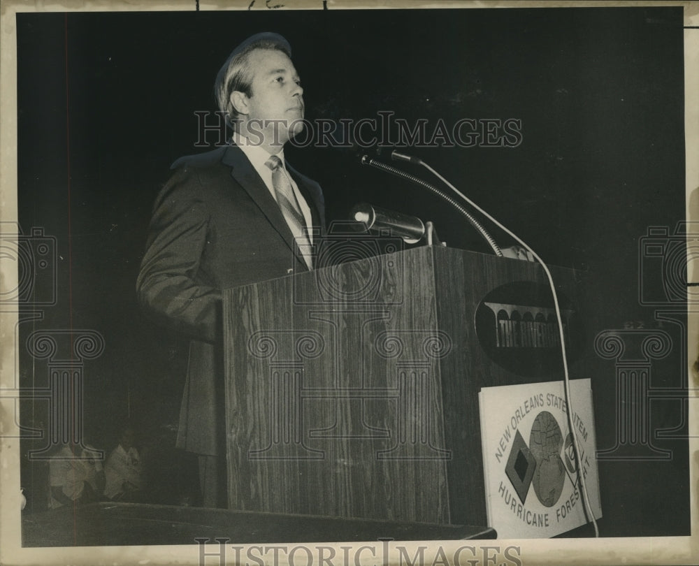 1970 Press Photo Rep. Edwin Edwards speaks at Hurricane Forest meeting.- Historic Images