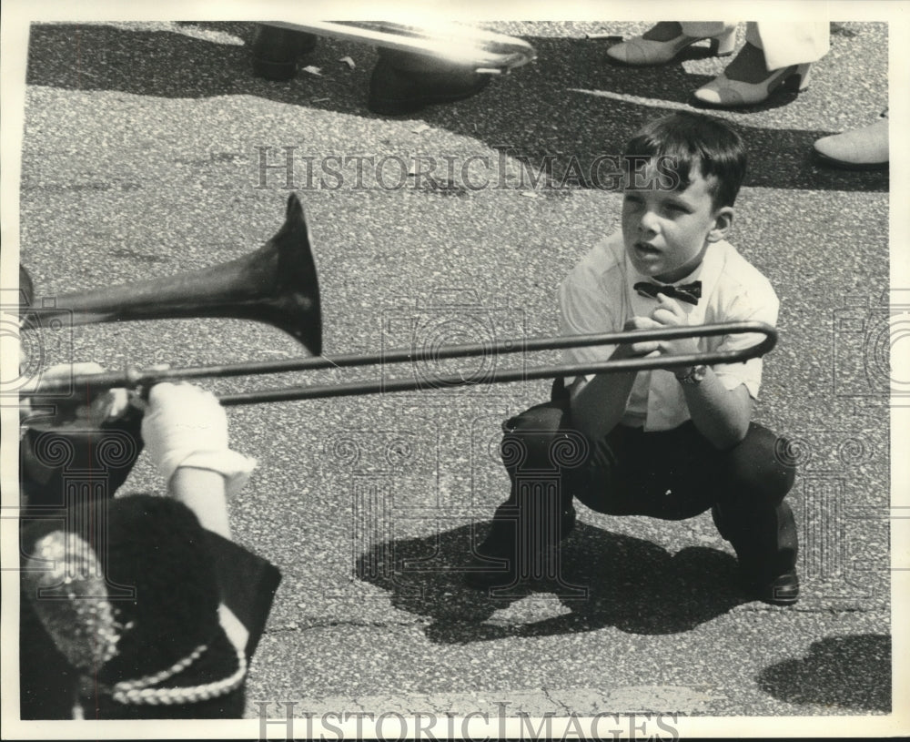 1972 Press Photo This young man finds the trombone fascinating.- Historic Images