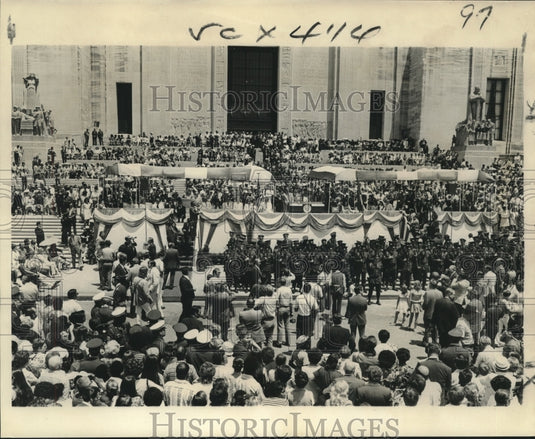 1972 Press Photo Crowd at the Capitol for high noon swearing-in ceremonies.