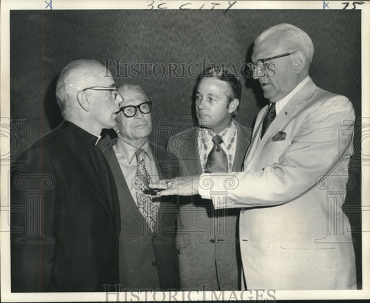 1972 Press Photo Governor Edwin Edwards & others at Loyola University banquet.- Historic Images