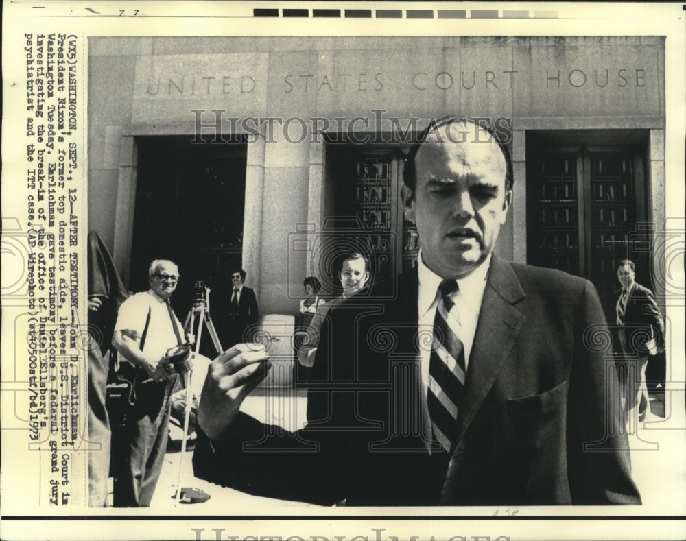 1973 Press Photo John D. Ehrlichman leaves U.S. District Court in Washington