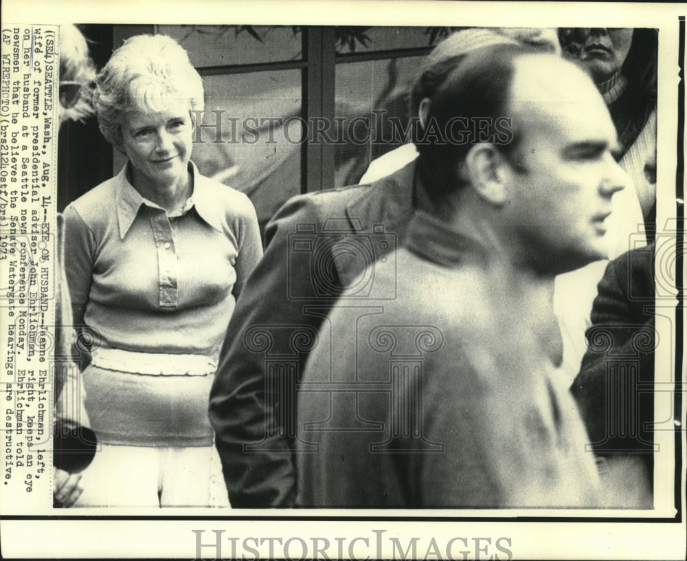 1973 Press Photo Jeanne Ehrlichman keeps eye on husband during news conference- Historic Images